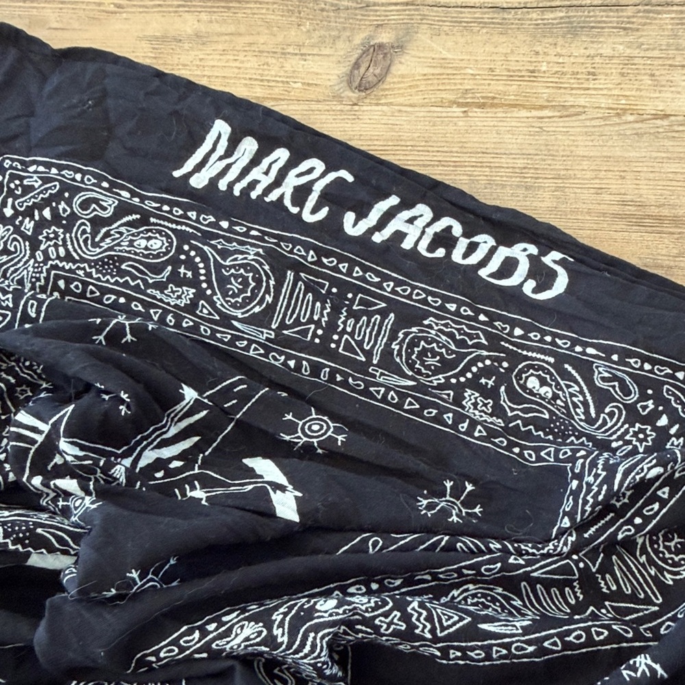 Marc Jacobs Dinosaur & Bandana print Scarf/Beach Blanket 100 % Cotton - Picture 6 of 7